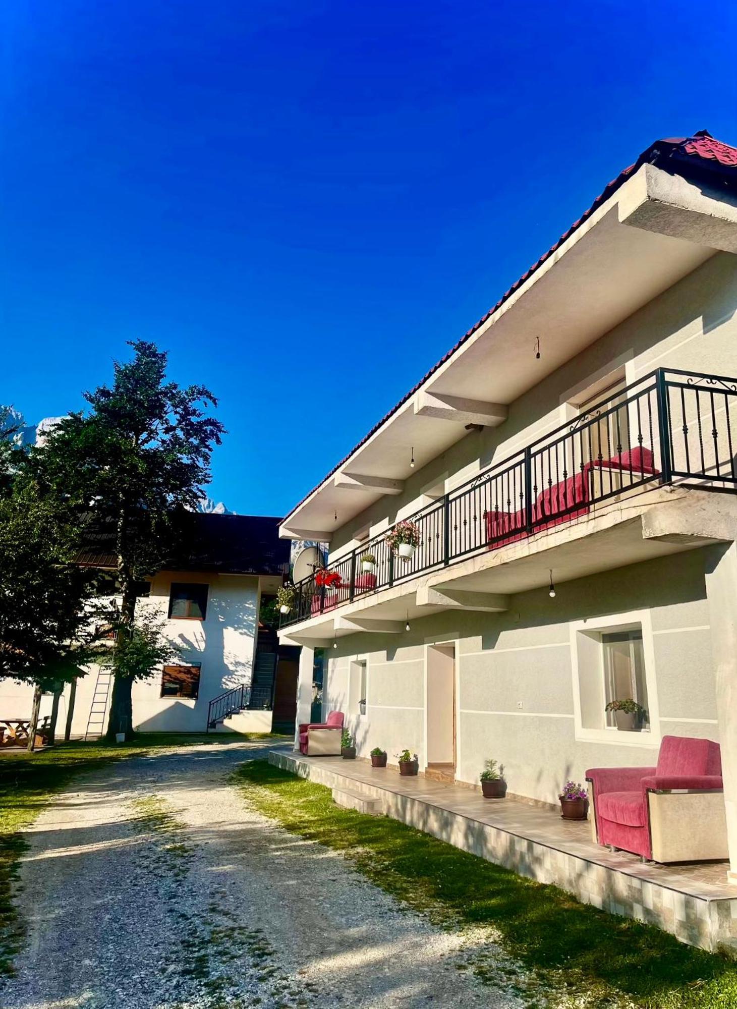 Lazer Cardaku guest house Valbone Exteriér fotografie